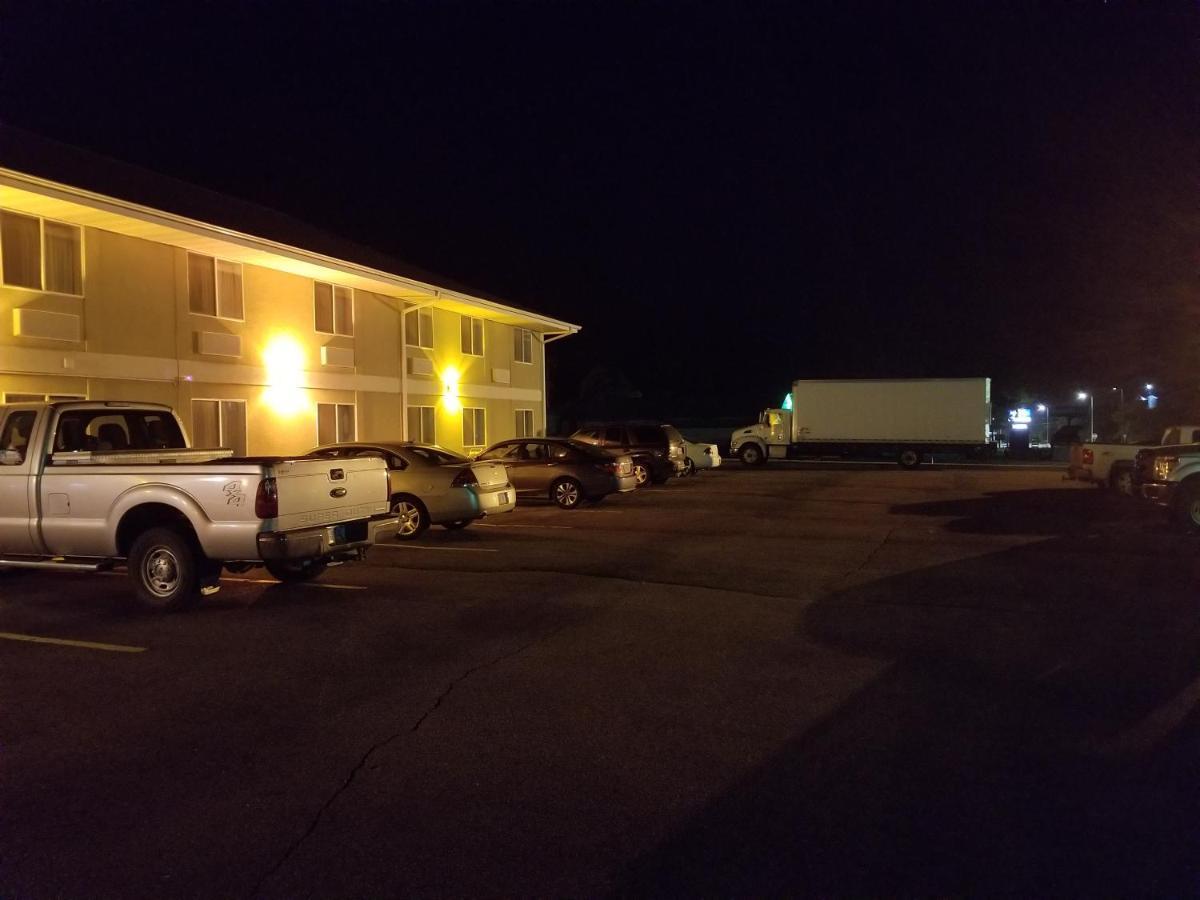 Bilmar Inn & Suites Dell Rapids ภายนอก รูปภาพ
