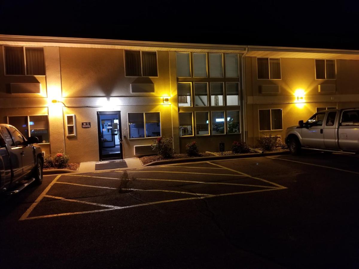 Bilmar Inn & Suites Dell Rapids ภายนอก รูปภาพ