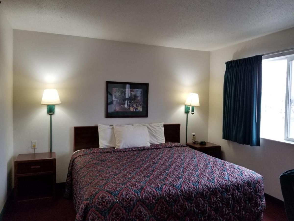 Bilmar Inn & Suites Dell Rapids ภายนอก รูปภาพ