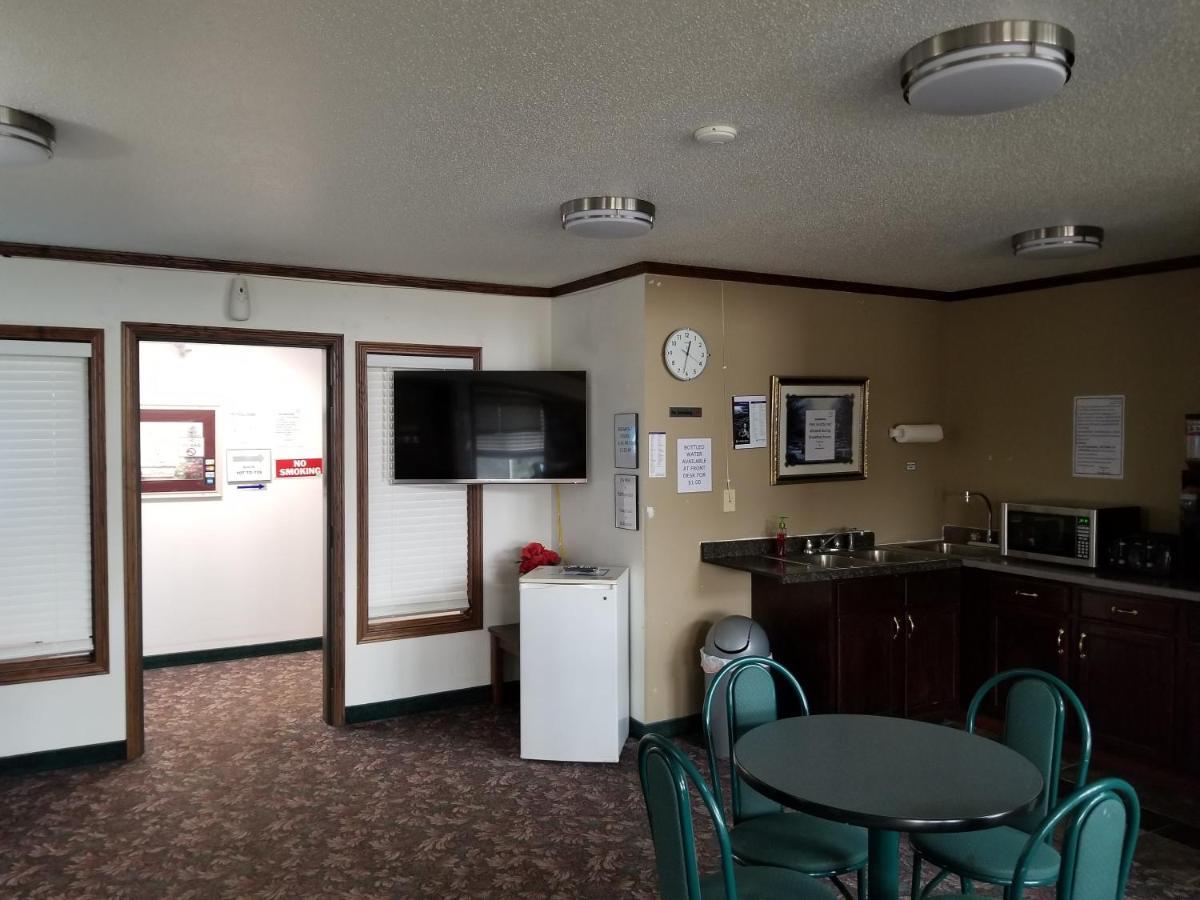 Bilmar Inn & Suites Dell Rapids ภายนอก รูปภาพ
