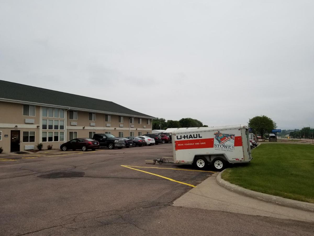 Bilmar Inn & Suites Dell Rapids ภายนอก รูปภาพ