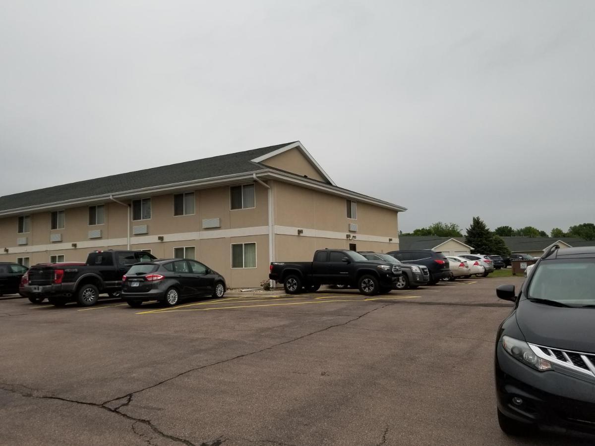Bilmar Inn & Suites Dell Rapids ภายนอก รูปภาพ