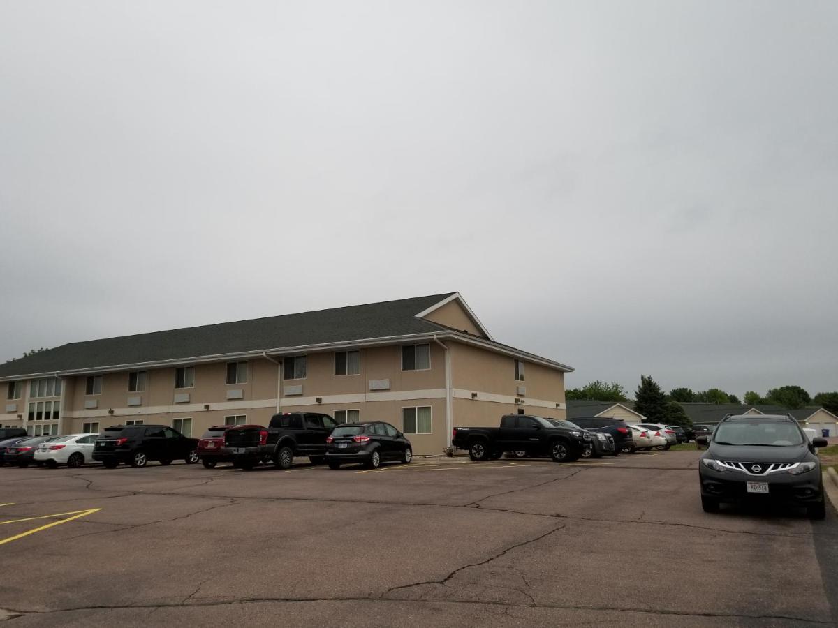 Bilmar Inn & Suites Dell Rapids ภายนอก รูปภาพ
