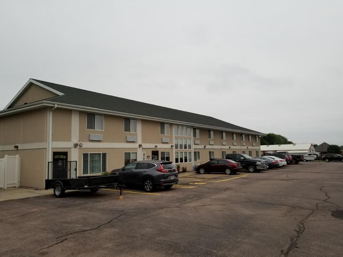Bilmar Inn & Suites Dell Rapids ภายนอก รูปภาพ