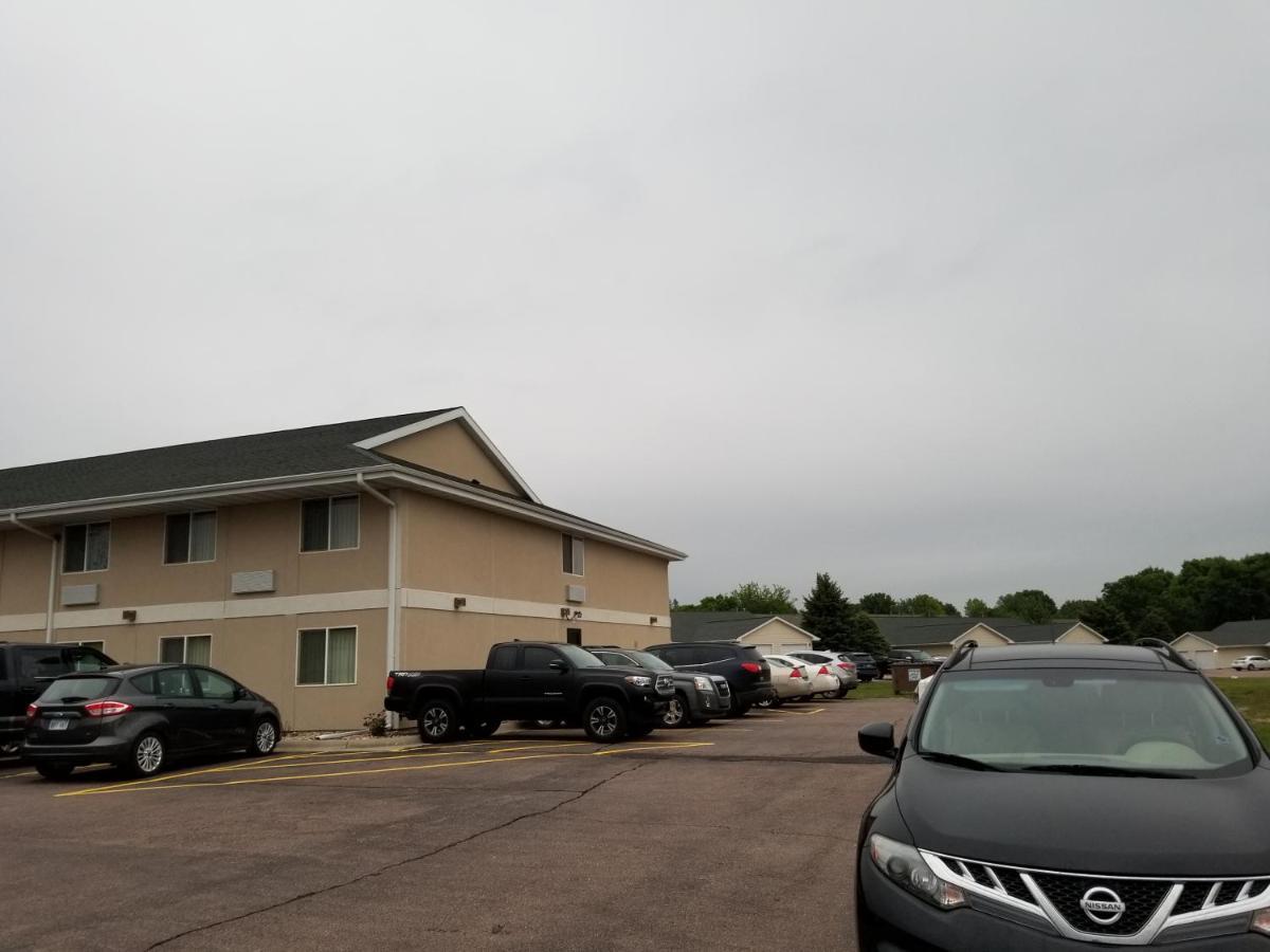 Bilmar Inn & Suites Dell Rapids ภายนอก รูปภาพ